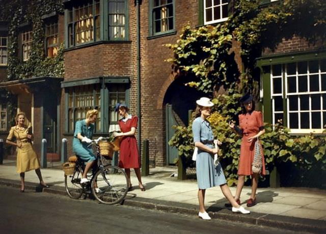 #15 Wartime fashion, June 1943