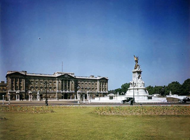 #59 Buckingham Palace, 1944