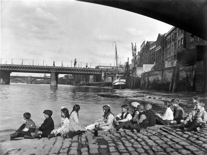 #12 Children beneath Southwark Bridge