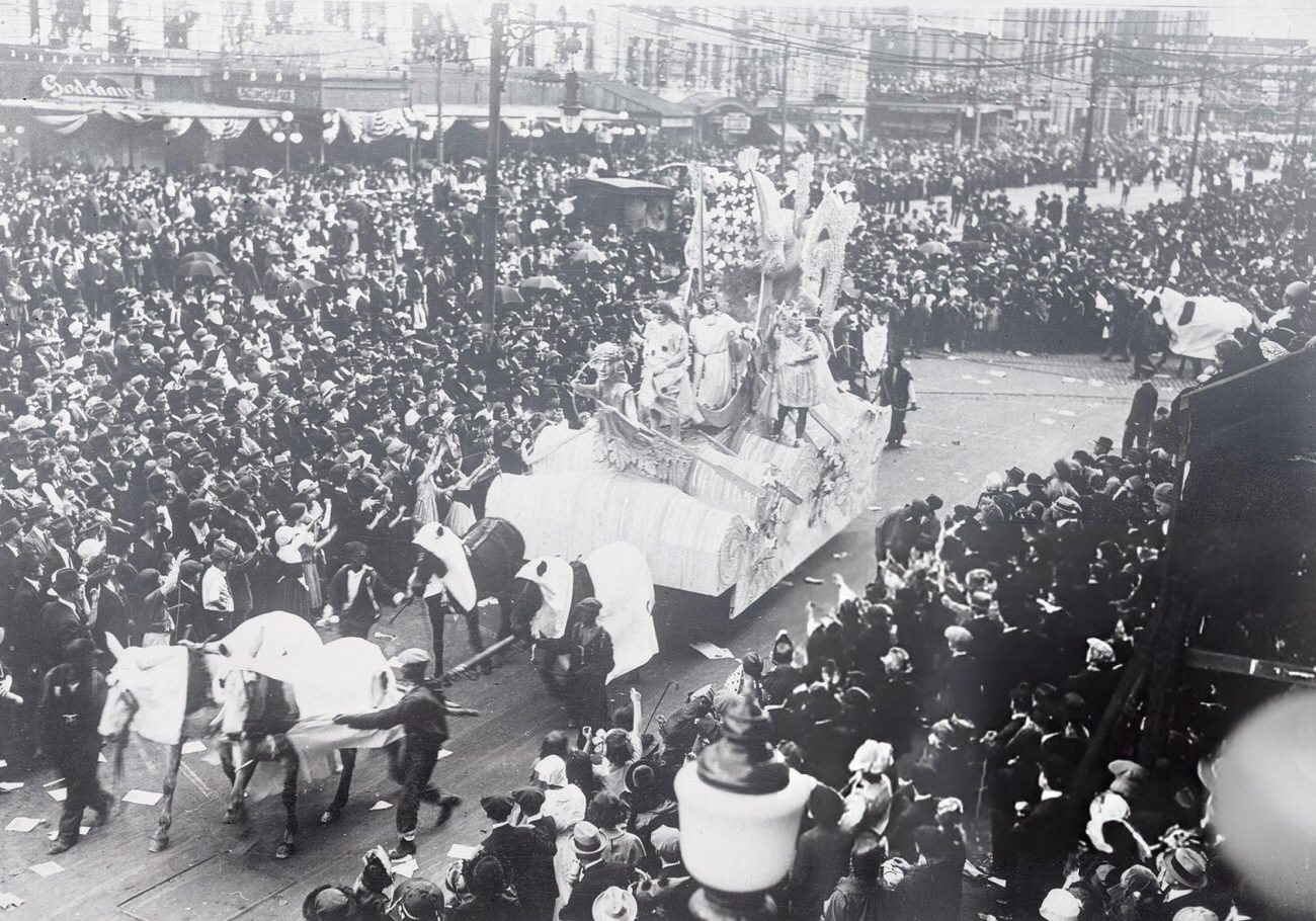 #2 Mardi Gras Parade in the Streets of New Orleans, 1920s.