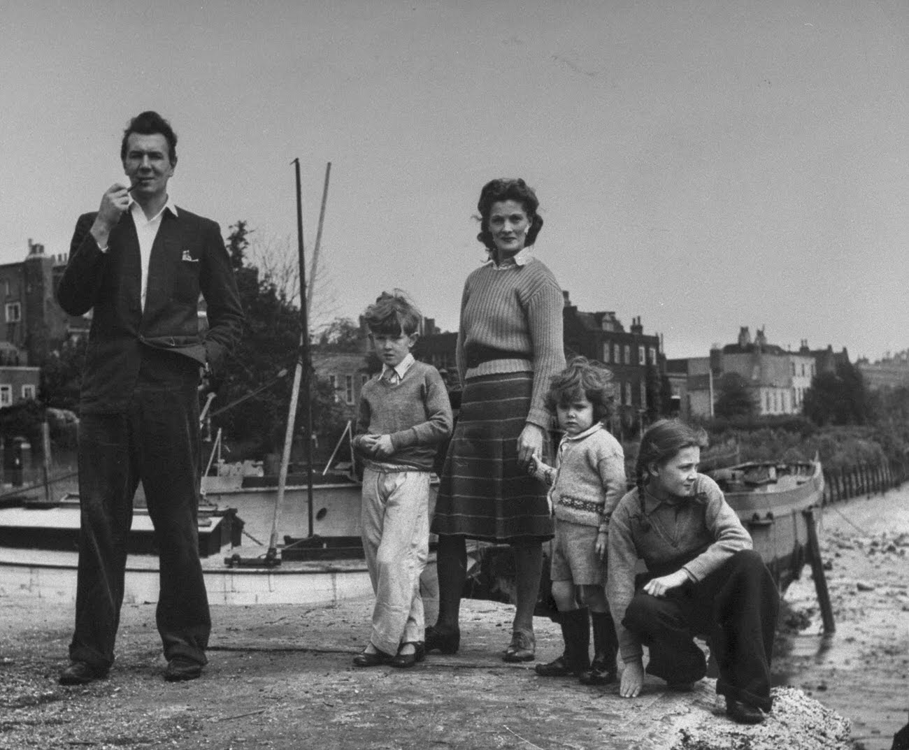 #4 Michael Redgrave, wife Rachel Kempson, and children Corin, Lynn, and Vanessa, 1946.