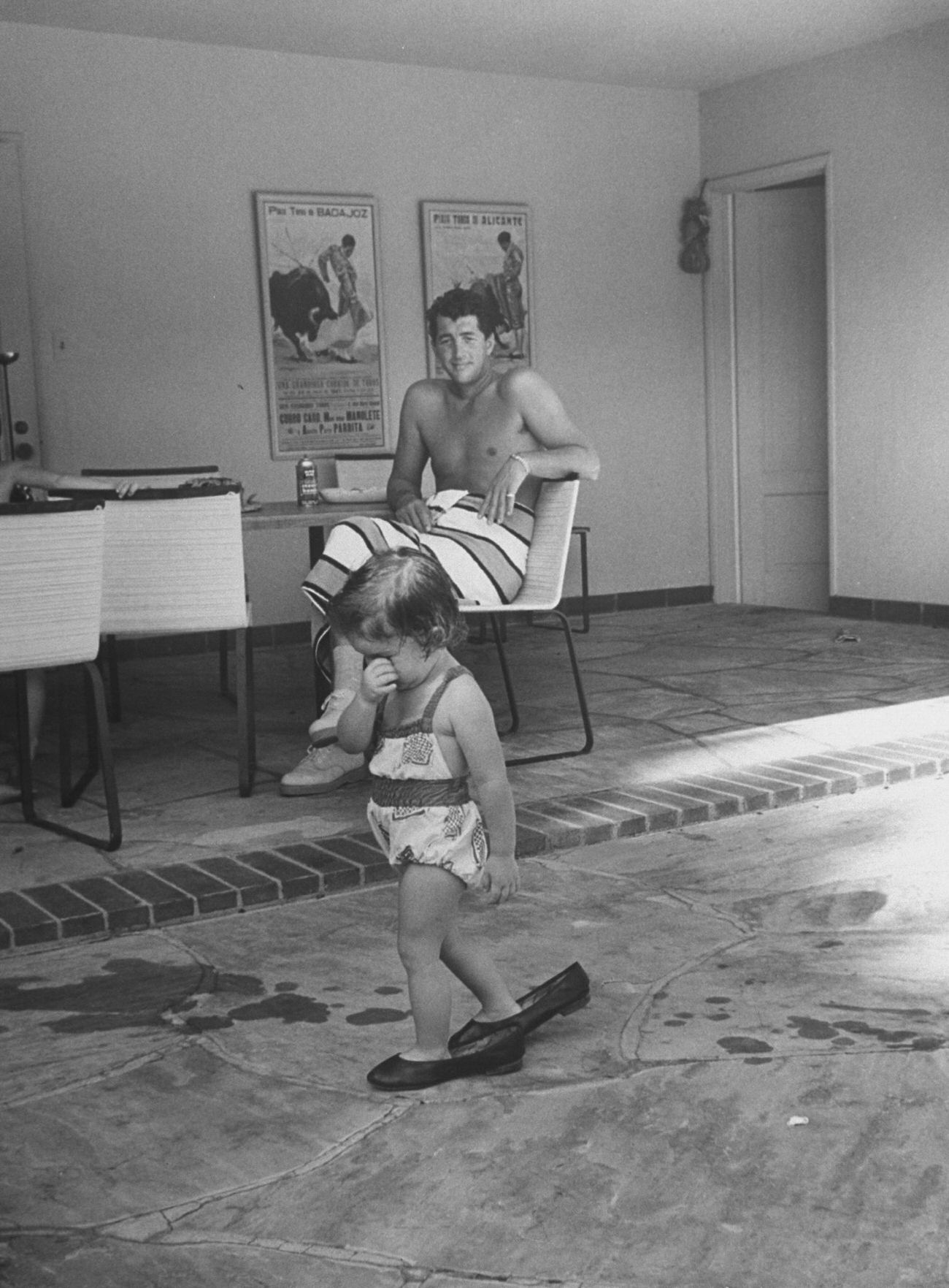 #7 Dean Martin watches his daughter Gina Caroline Martin walking in his shoes, 1958.