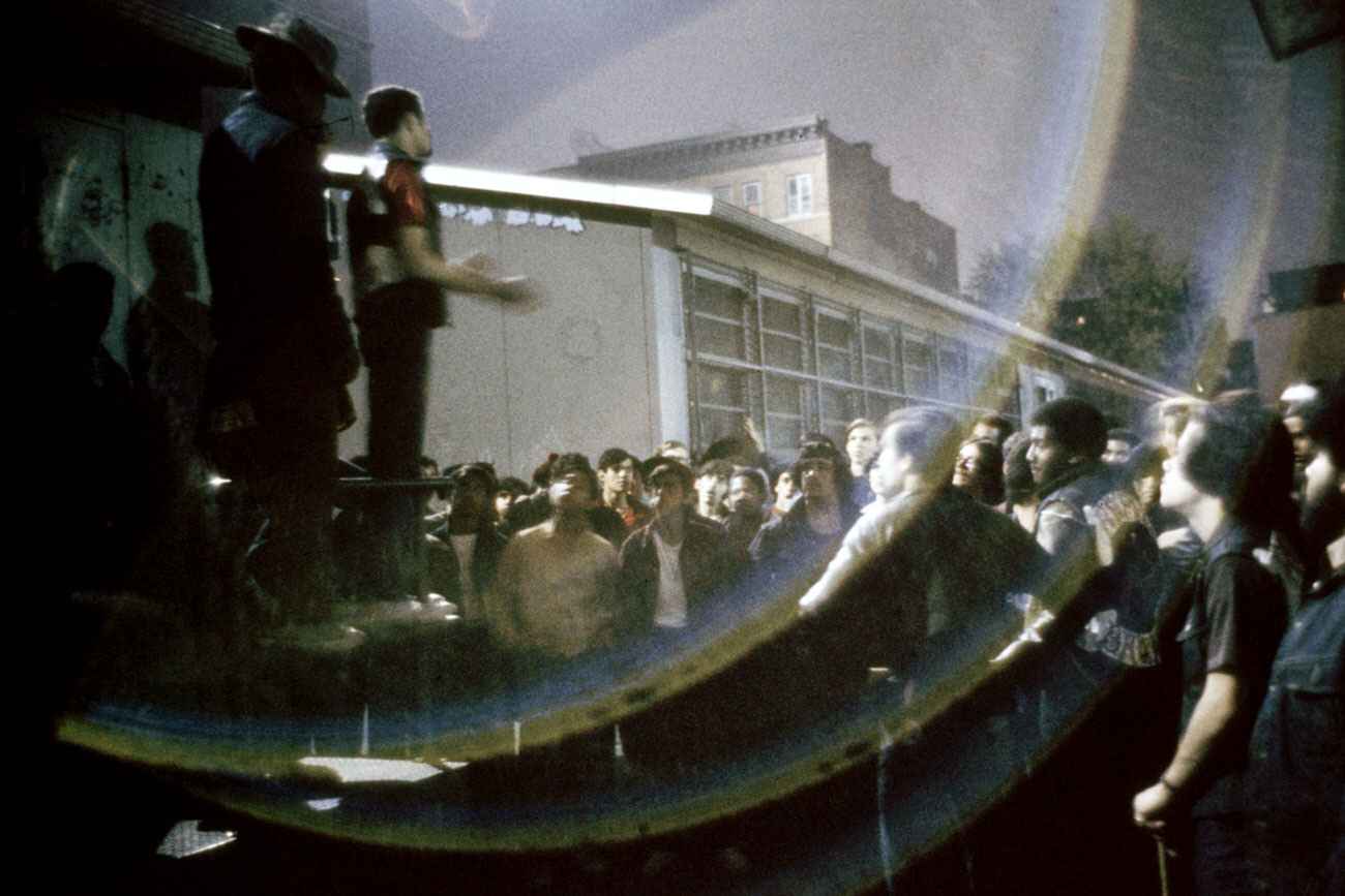 #16 A peace treaty among the gangs has been violated by rivals. Under pressure to retaliate, Eddie instead goes before a night meeting to plead for patience.