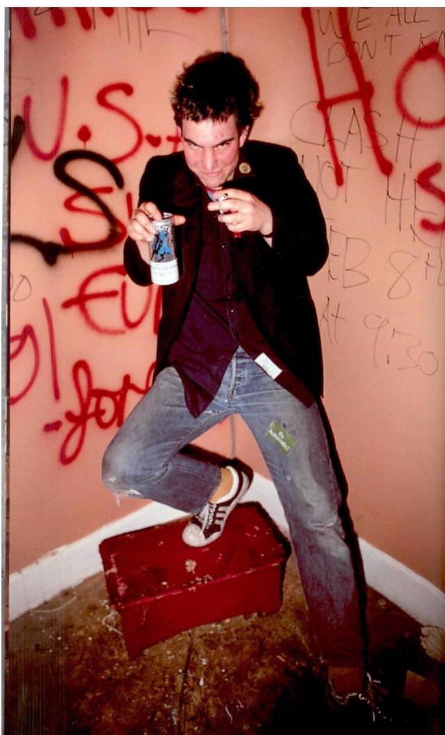 Punk Rock Portraits: A Glimpse into the Radical Styles of the Late 1970s Music