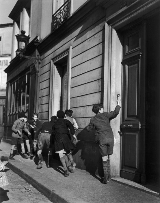 The Poetry of the Everyday: Robert Doisneau’s Enduring Photographs of Parisian Life Photography