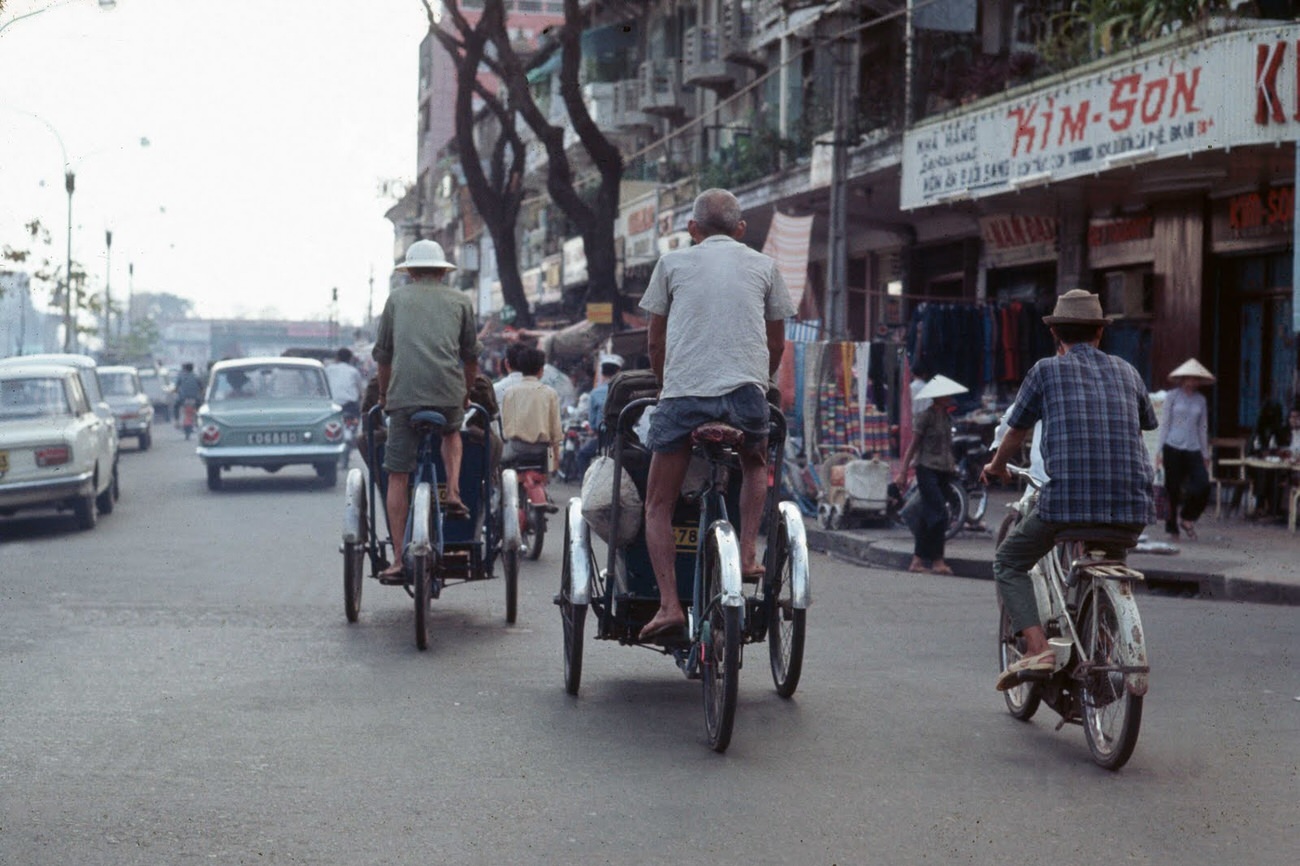 #16 Saigon central market, 1968.
