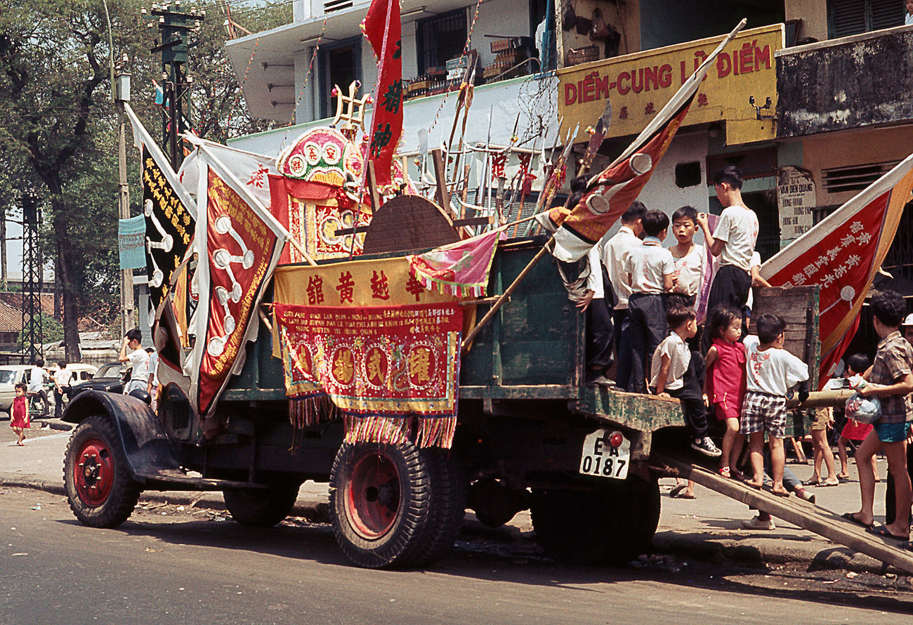 #76 Pre-Tet celebrations in Saigon, 1968.