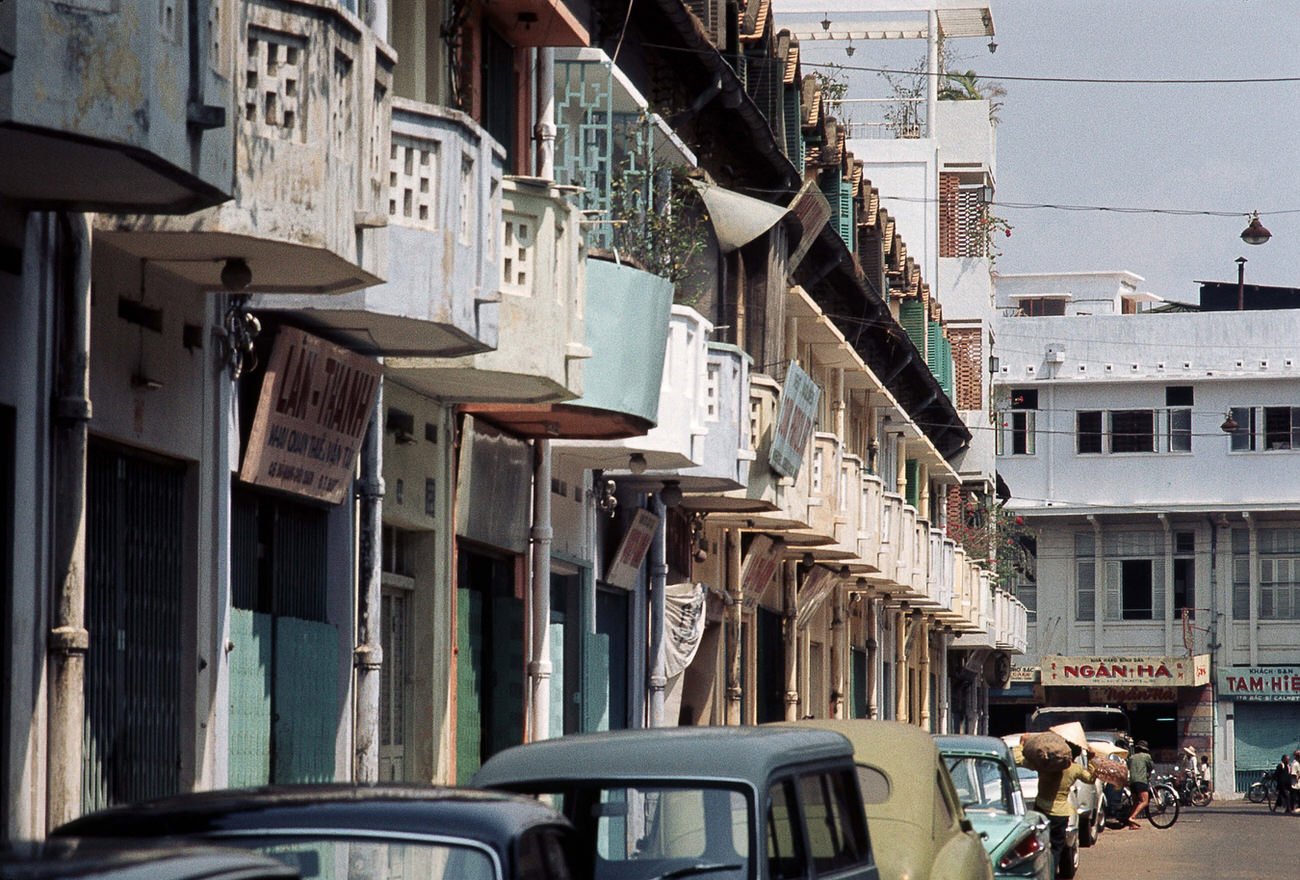 #77 Pre-Tet celebrations in Saigon, 1968.