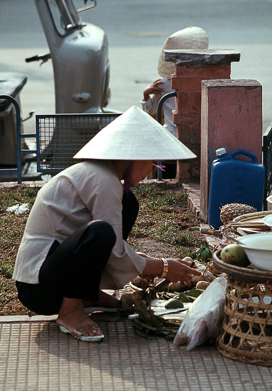 #95 A food vendor at the Saigon docks, 1968.