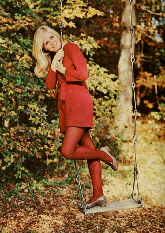 Legs Eleven! A Look at the Seductive and Sometimes Strange Stocking Ads of the ’60s and ’70s Vintage