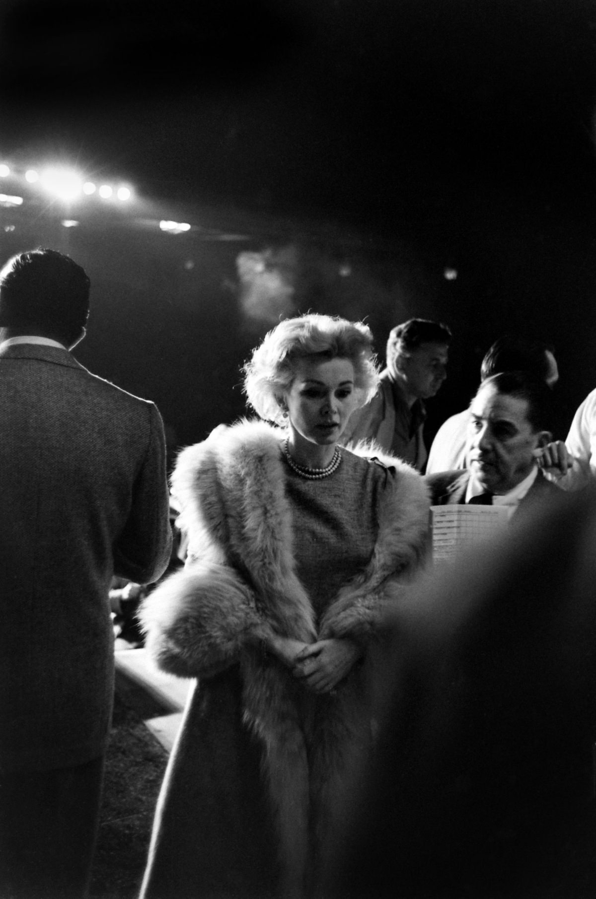 #3 Zsa Zsa Gabor arrived at the 1958 Oscar rehearsals in pearls and a fur stole.
