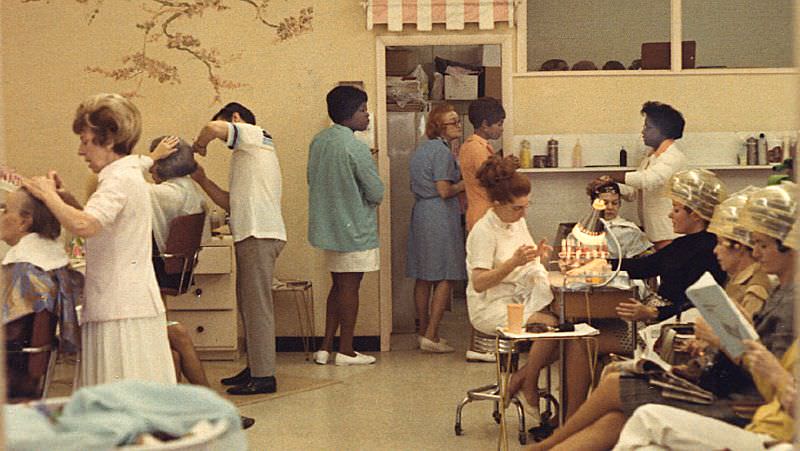 #78 Nichols Hills coiffures, 1970.