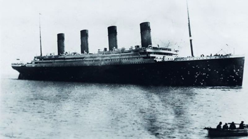 #1 The last photo of the Titanic taken by Father Francis Browne.