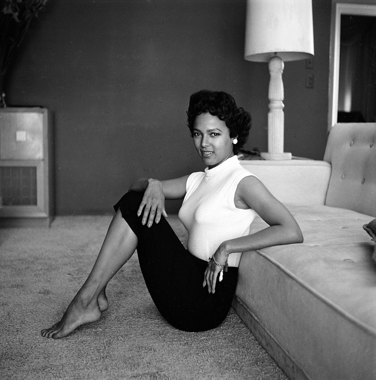 #20 Dorothy Dandridge at home, 1954.