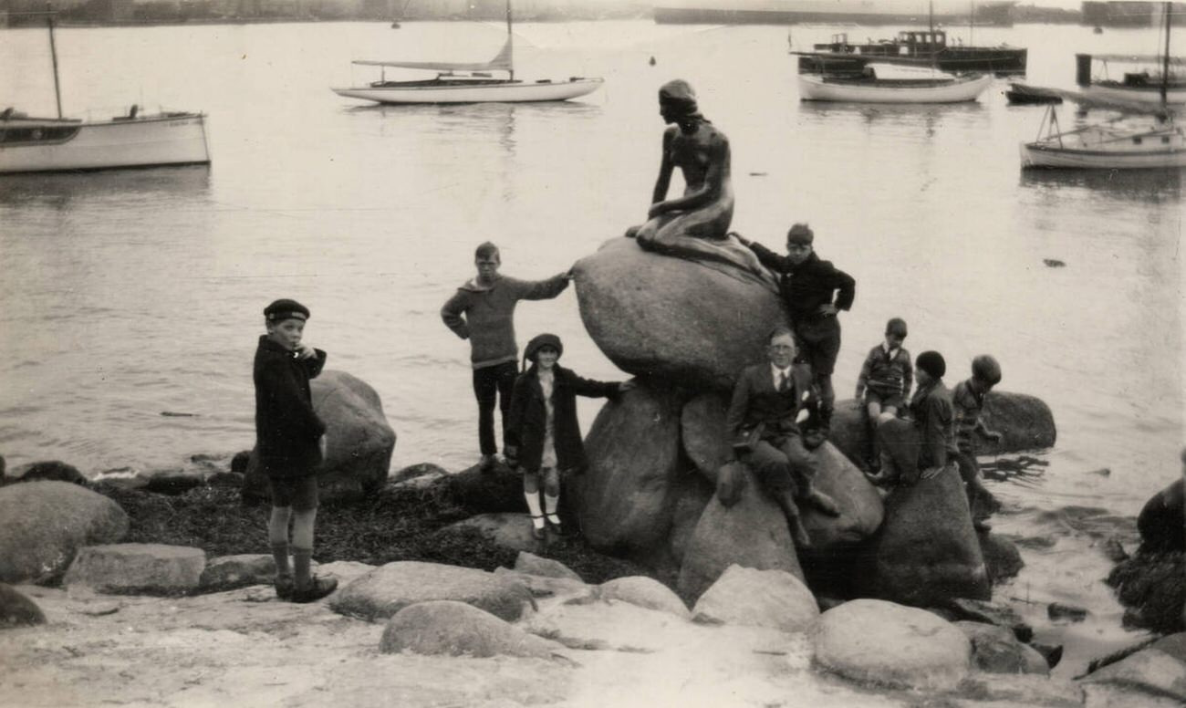 #84 Children by the Little Mermaid statue, Langelinie, Copenhagen, 1935