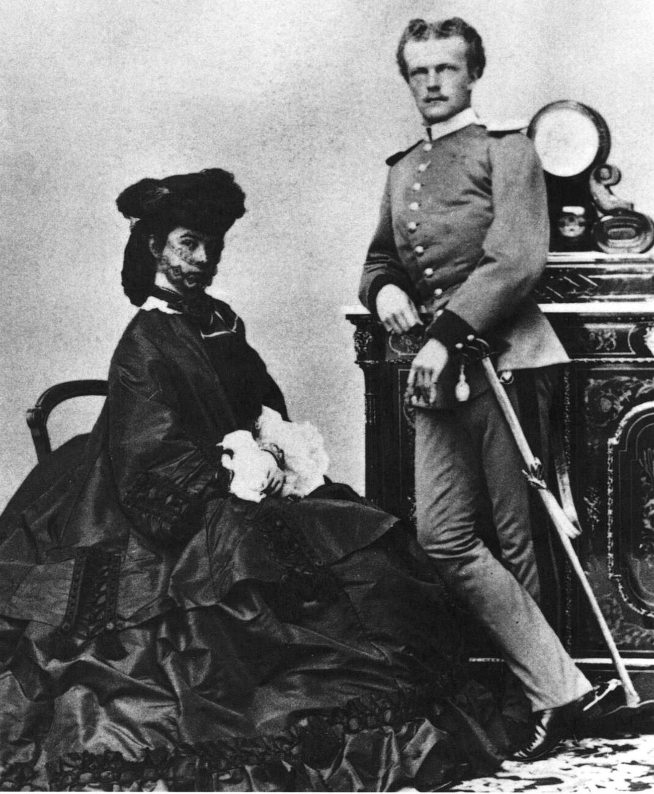 #11 Empress Elisabeth of Austria with her brother Prince Carl Theodor of Bavaria, 1863.