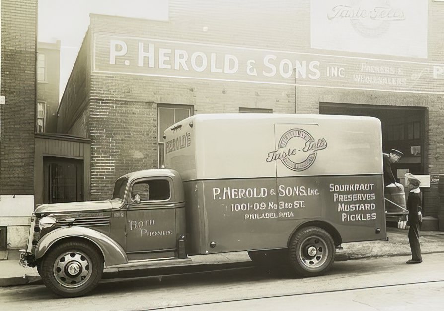 Model T 16 B – D 16 Men loading groceries from P. Herold &; Sons inc. warehouse.