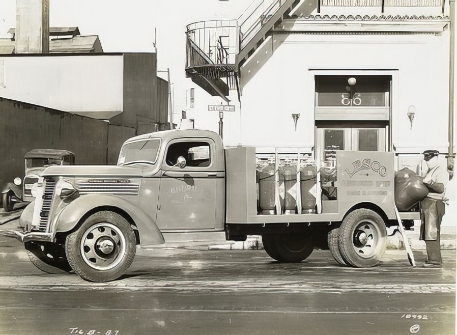 Model T 16 B – A 7 Man loading carbonated water tanks.