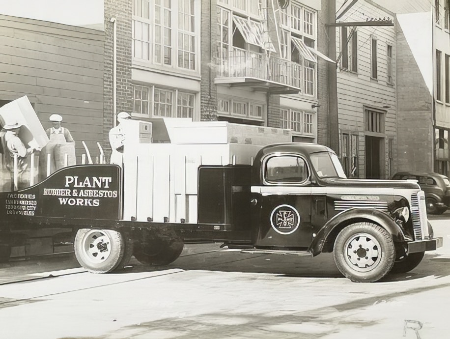 Model T 18 C – L 49 used for shipping construction materials.