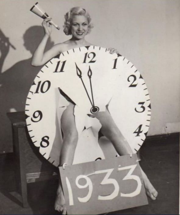 #68 Hazel Sofinger wishing everyone a Happy, 1933.