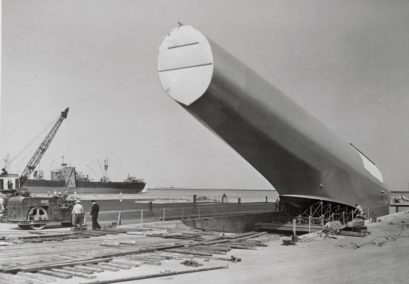 Howard Hughes’ Spruce Goose nearing completion, 1946.