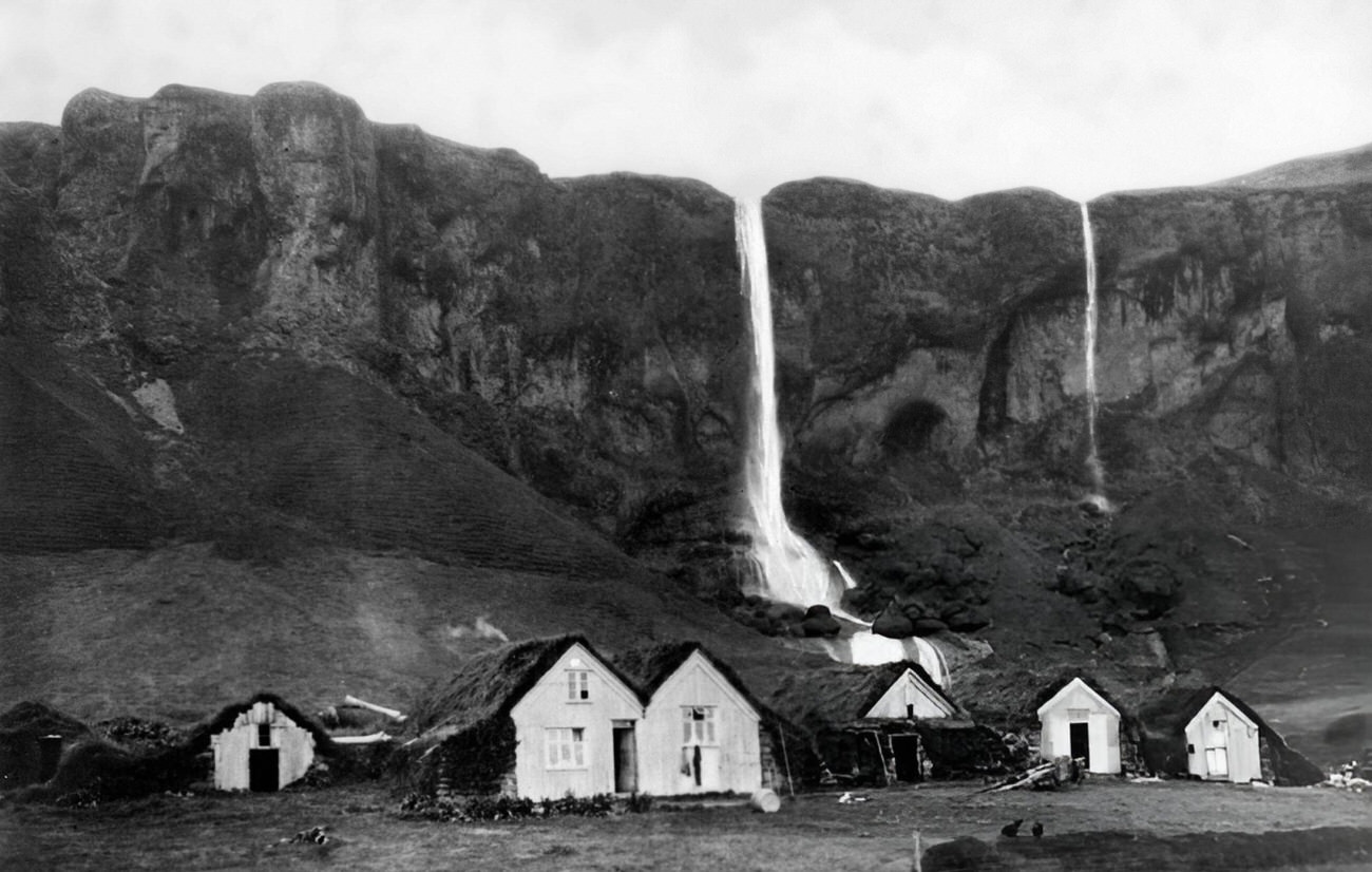 #7 Icelandic farmhouses, 1930.