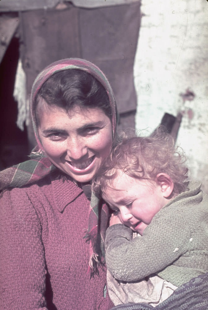 #4 A woman and child, Kutno, Nazi-occupied Poland, 1939.