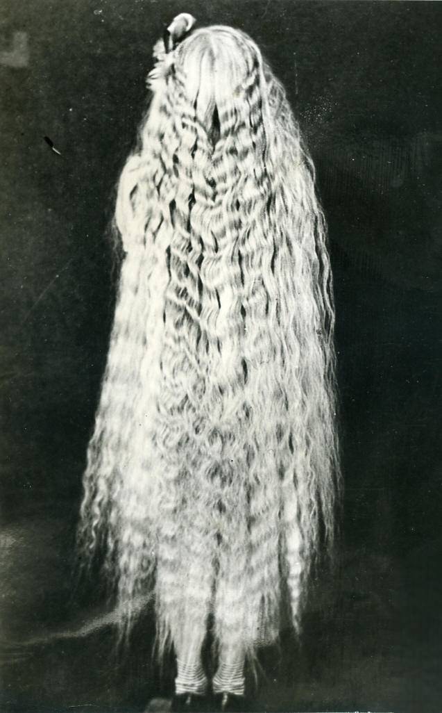 #26 Flowing Locks: Specular Vintage Photos Long-Haired Ladies by Stan Shuttleworth #26 Fashion & Culture