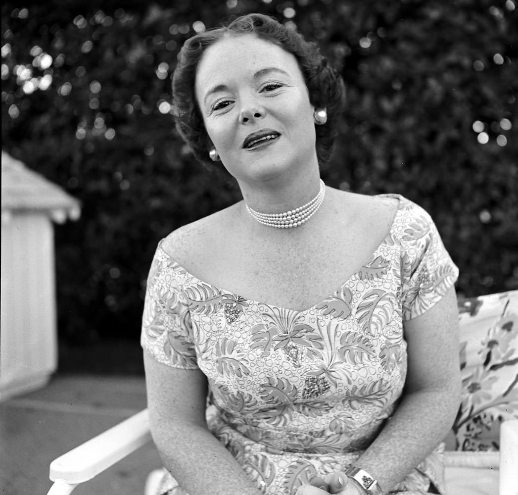 #9 Mickey Cohen’s wife, LaVonne, at home in Los Angeles, 1949.