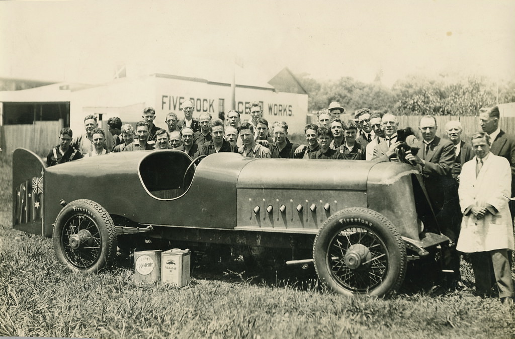 Anzac car [with Harkness &; Hillier staff at Five Dock]