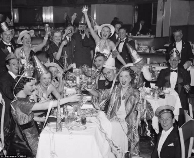 #81 New Year’s Eve toasts on the Bowery, 1936.