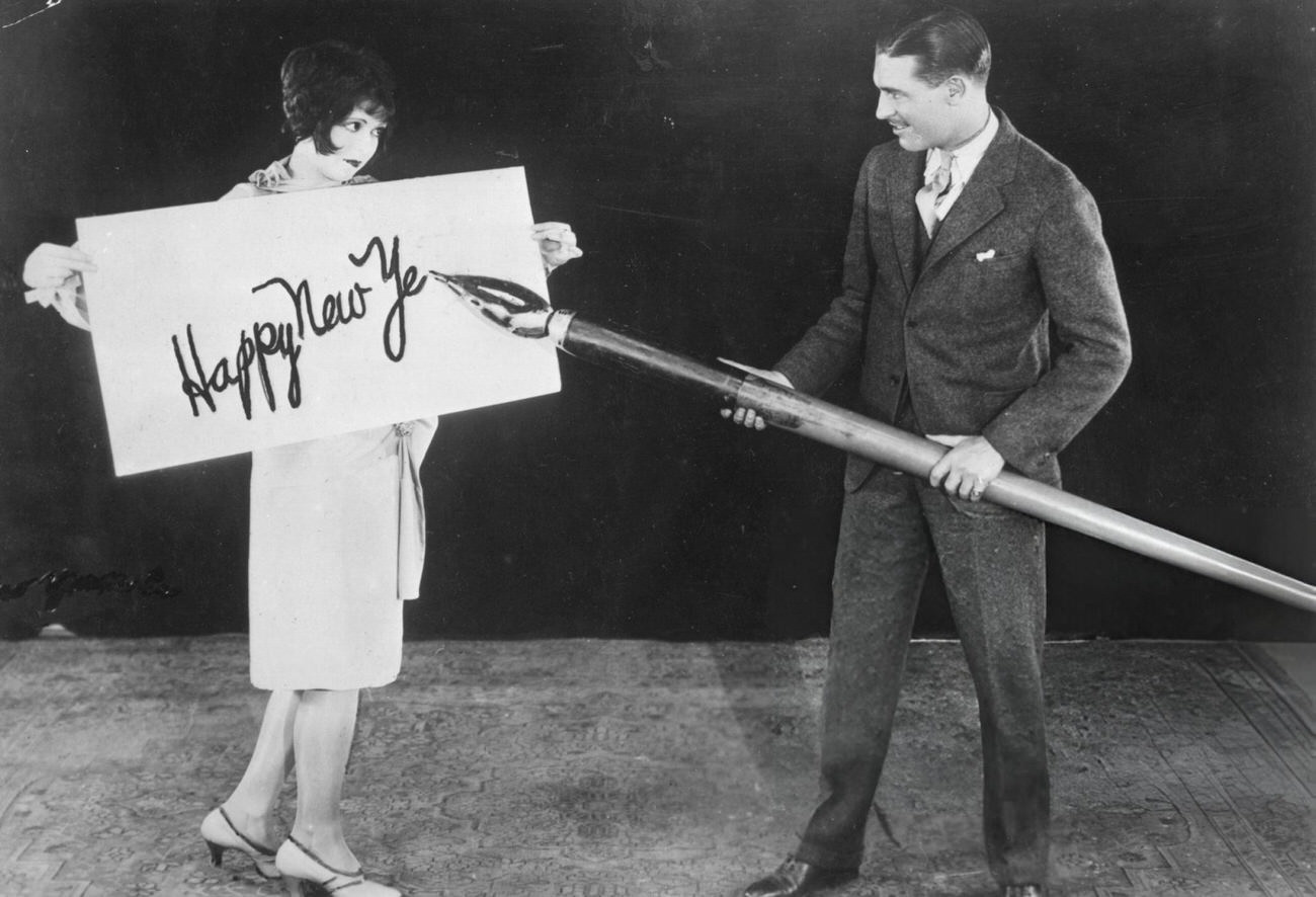 #8 Clara Bow and Larry Gray with a New Year’s greeting, 1925.