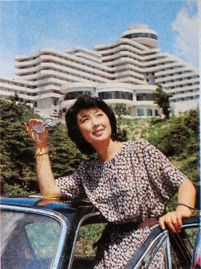 #9 A woman hails a taxi outside Ryanggang Hotel, in Pyongyang, in 1986.
