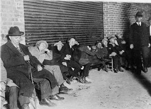 #11 Baseball fans lining up for World Series tickets, 1920s.