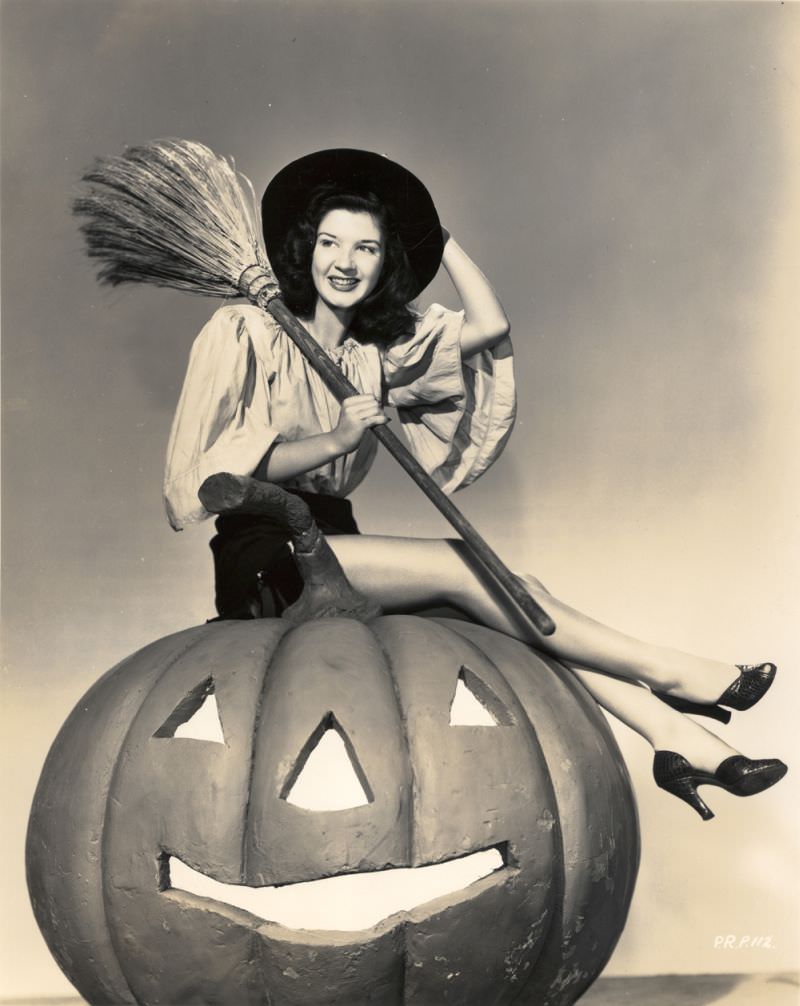 #11 Peggy Ryan