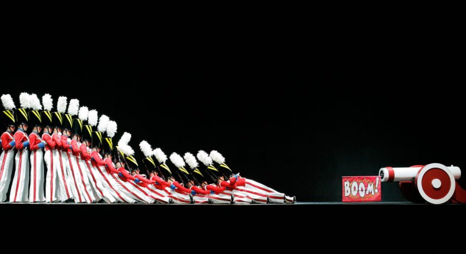 #59 Today, the wooden soldiers—still in Minnelli-esque costumes—collapse like a wall of dominoes at the firing of a cartoonish cannon.