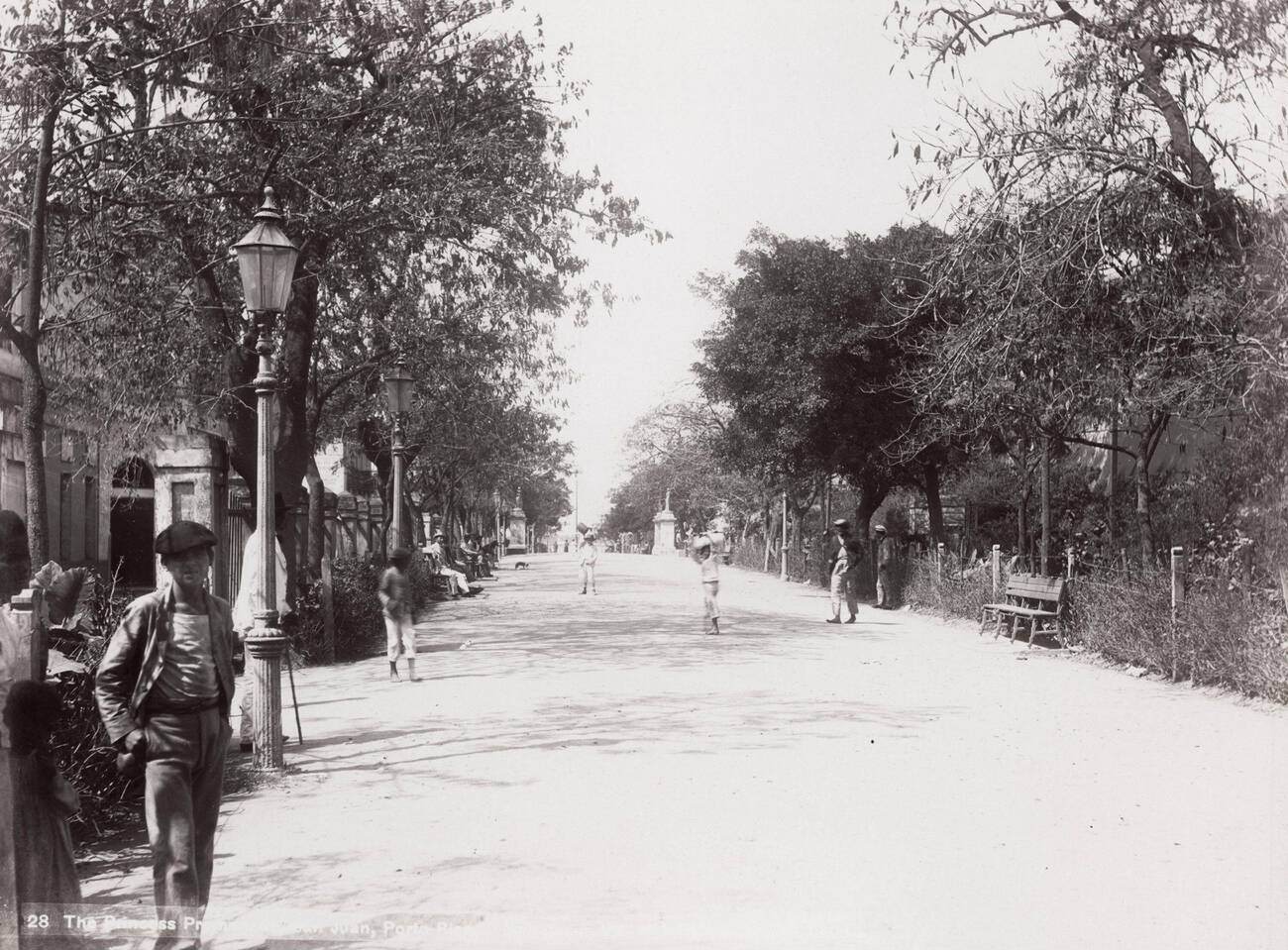 #18 Paseo de la Princesa (Princess Promenade) in San Juan, Puerto Rico, 1900.