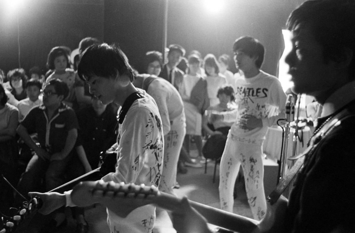 Caught in the Beatlemania Wave: The Story of the Tokyo Beatles in the 1960s Music