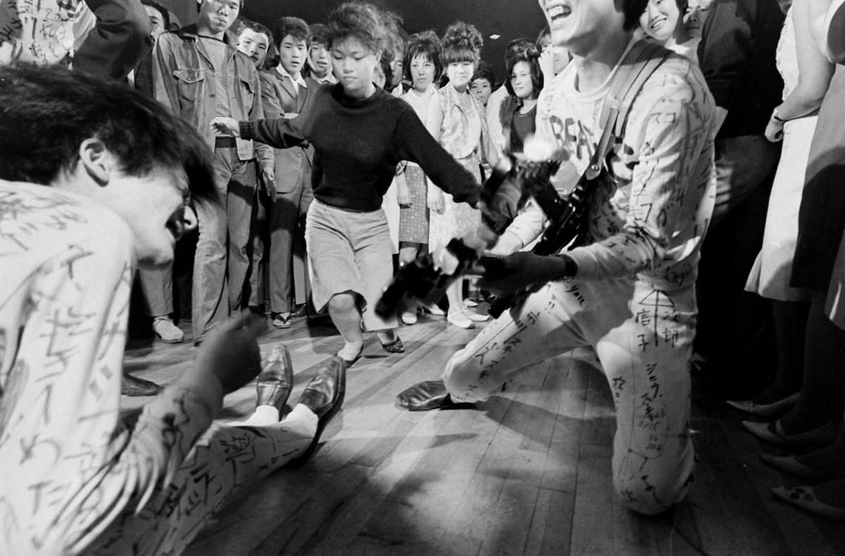 Caught in the Beatlemania Wave: The Story of the Tokyo Beatles in the 1960s Music