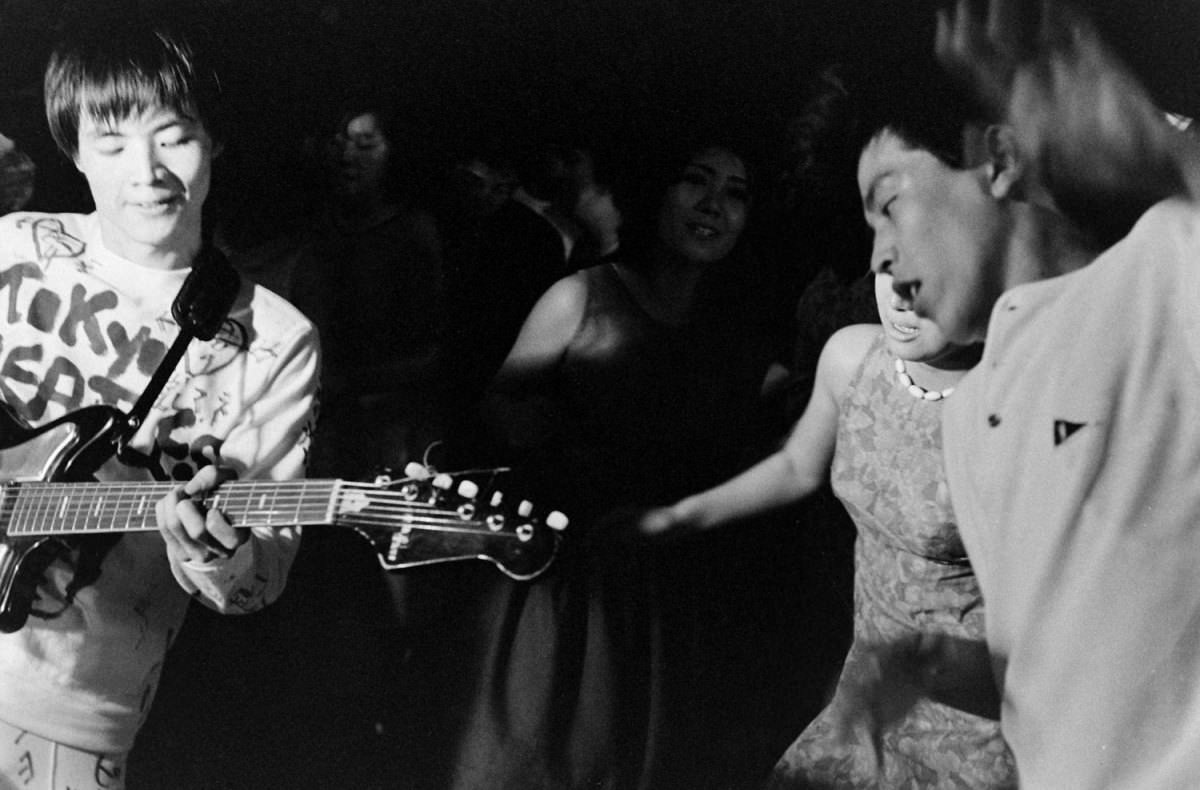 Caught in the Beatlemania Wave: The Story of the Tokyo Beatles in the 1960s Music