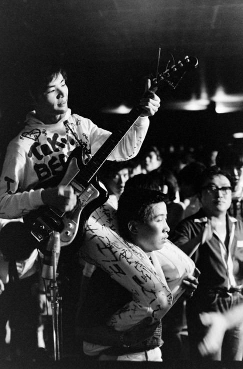 Caught in the Beatlemania Wave: The Story of the Tokyo Beatles in the 1960s Music