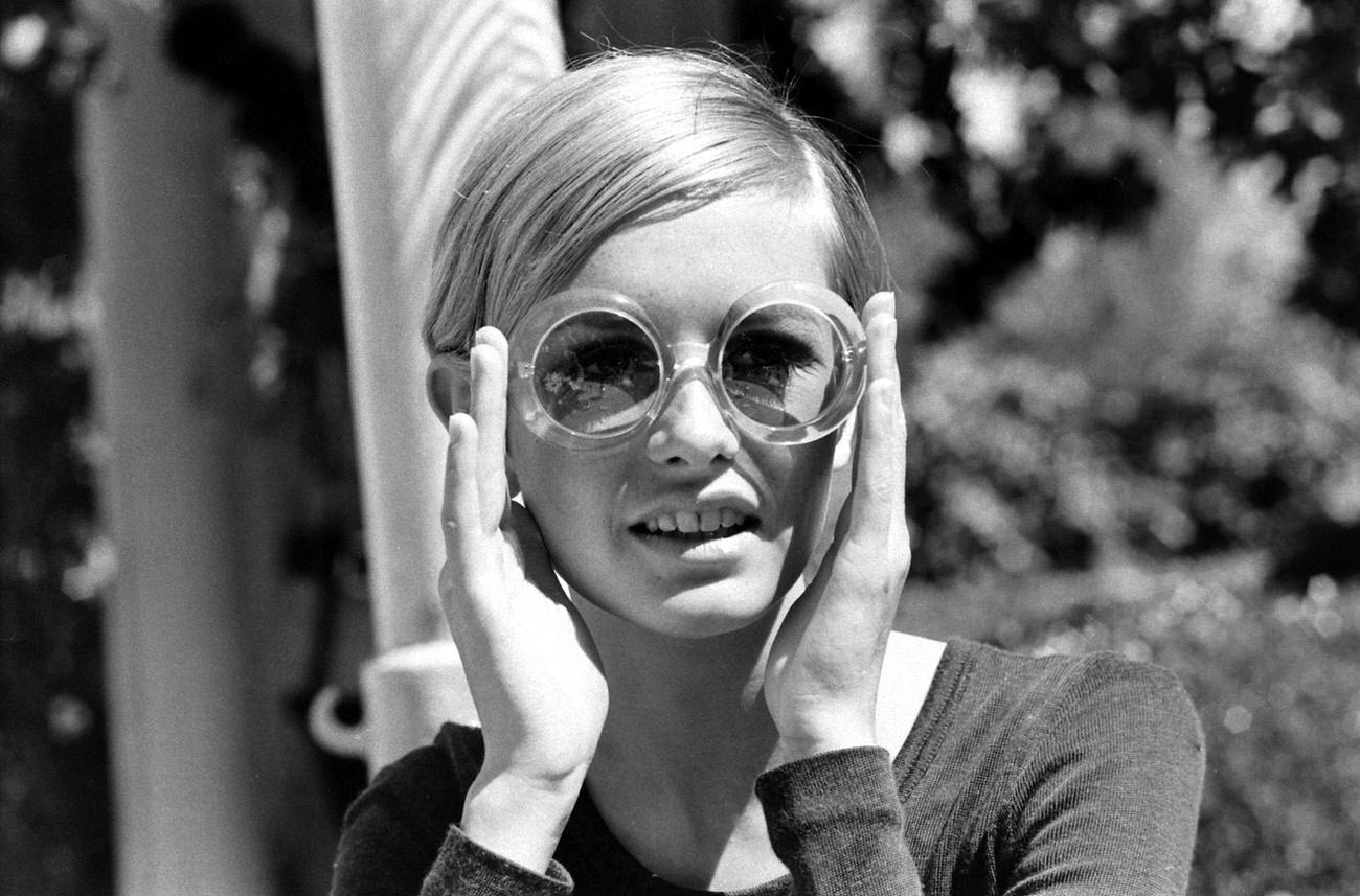 #21 Twiggy in California during her first visit to the U.S., 1967.