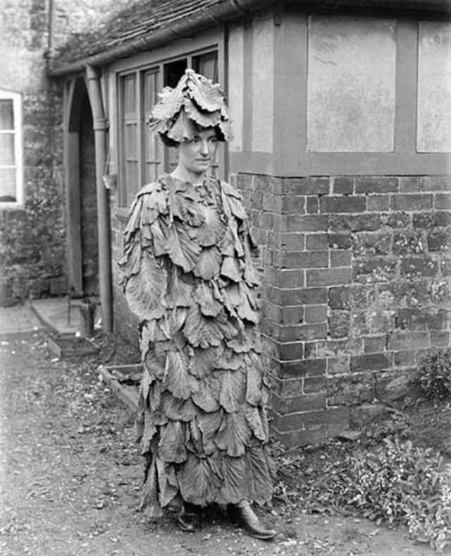 Spooktacularly Strange: Bizarre Vintage Halloween Costumes from the Past Weird