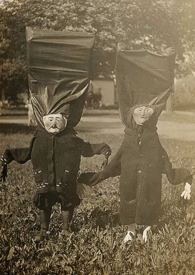 Spooktacularly Strange: Bizarre Vintage Halloween Costumes from the Past Weird
