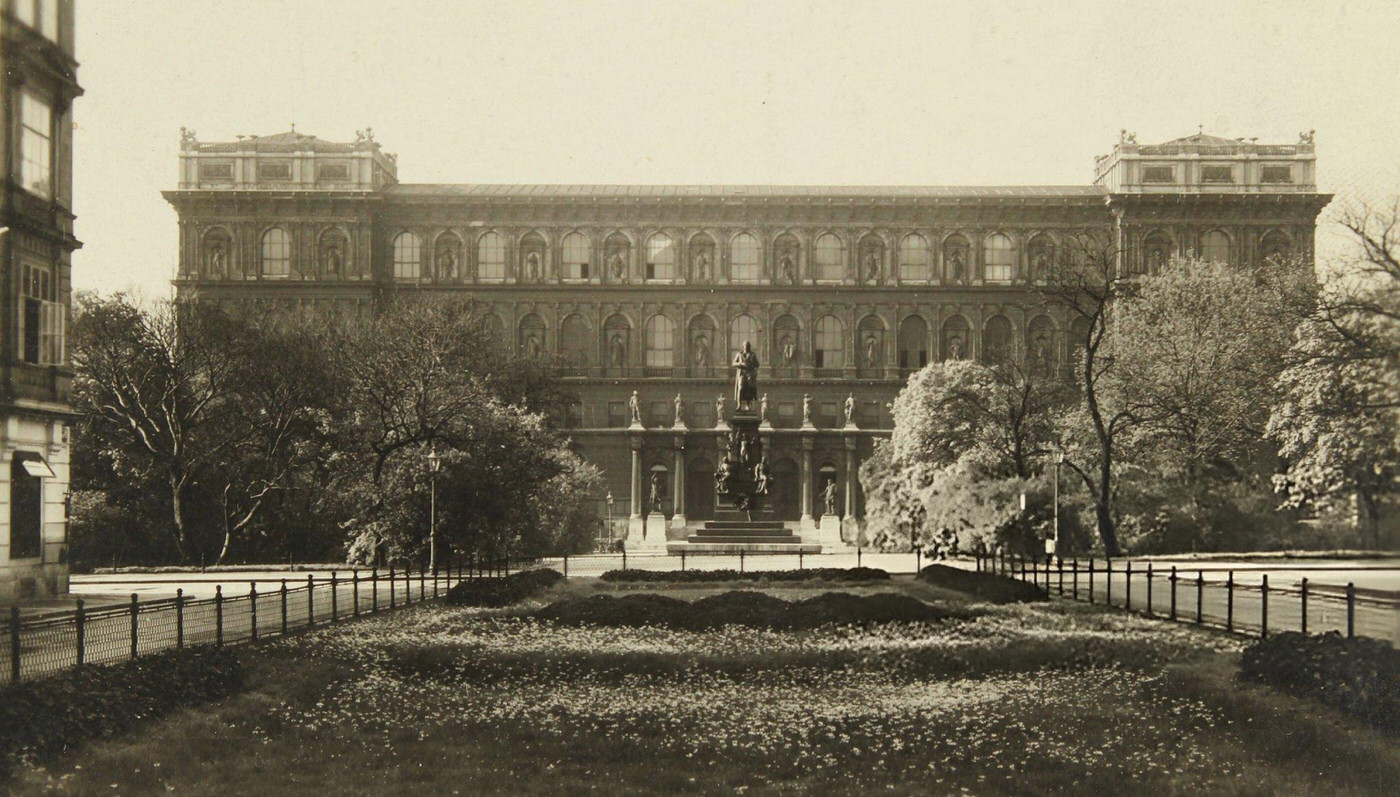 #88 Academy of Fine Arts Vienna with Schiller monument at Schiller Place, 1930.