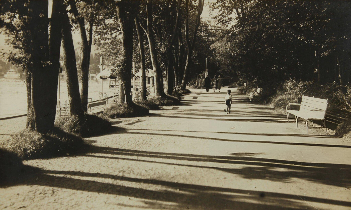 #92 Promenade near the Strandbad Establishment Park Hotel, Pörtschach am Wörthersee, 1930.