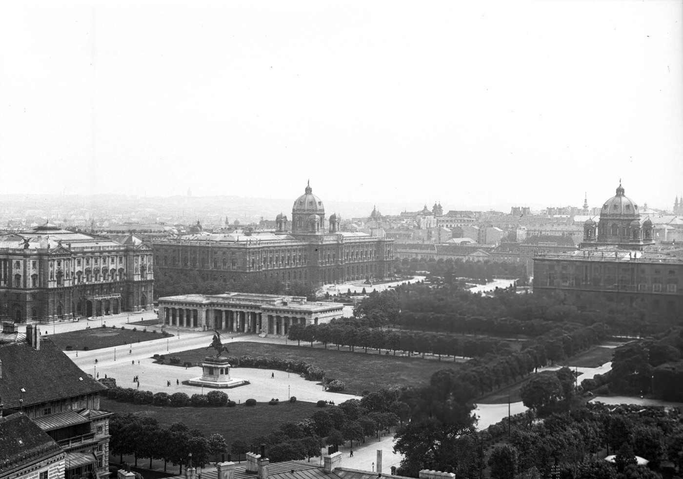 #62 Heroes’ Square in Vienna with the Castle Gate and museums, 1930s.