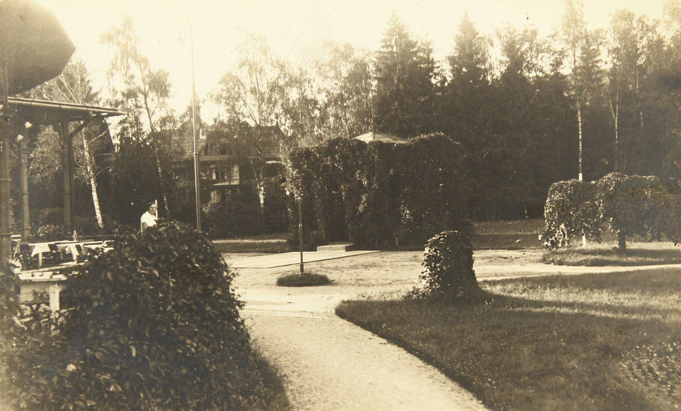 #81 Park at the lido Establishment Hotel, Pörtschach, Austria, 1930s.