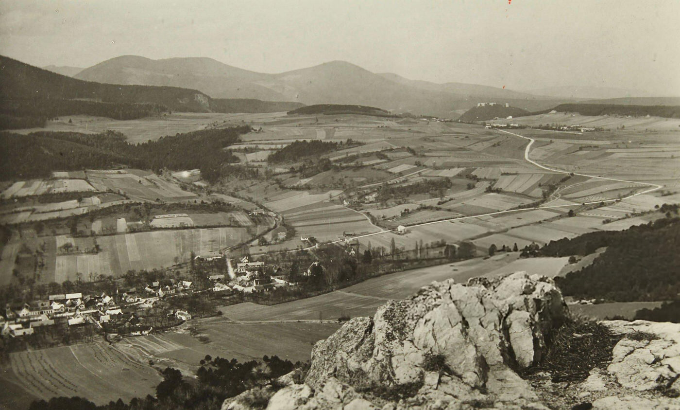 #86 Muthmannsdorf near Bad Fischau view from Grössenberg to the village, 1930.