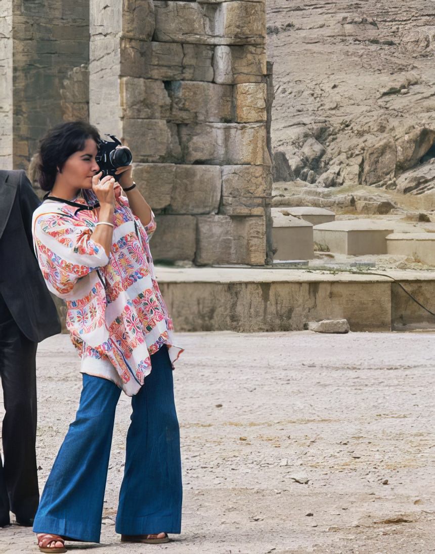 #2 Elizabeth Taylor takes a tourist’s snapshot in Persepolis